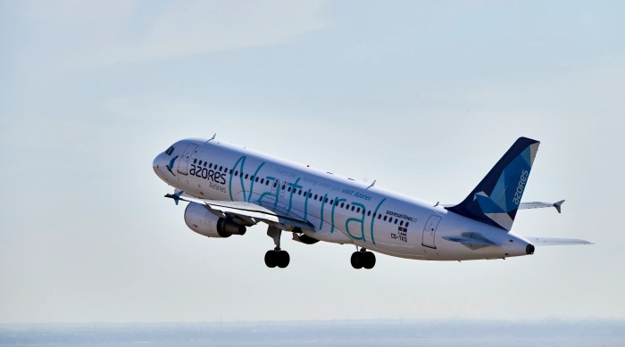 Azores airlines a330 cs try barcelona airbus airplane usage request